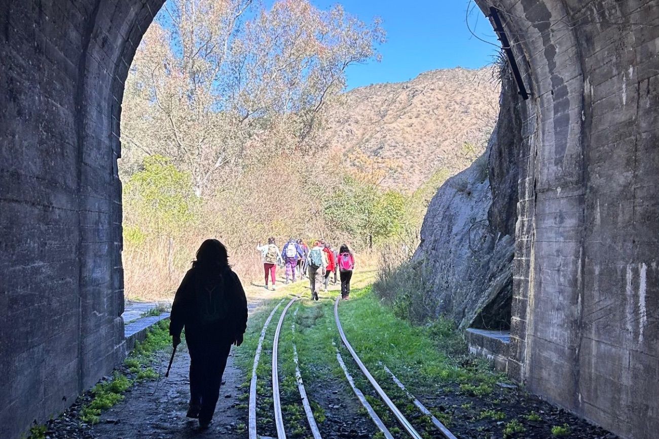 Camino de las Usinas por Casa Bamba, Sierras Chicas.