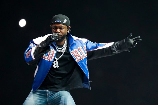 Kendrick Lamar en su presentación del medio tiempo del 59° Super Bowl, en 2025.
