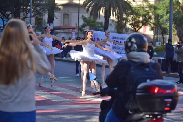Día Internacional de la Danza, la Agencia Córdoba Cultura organiza intervenciones de baile en la vía pública.