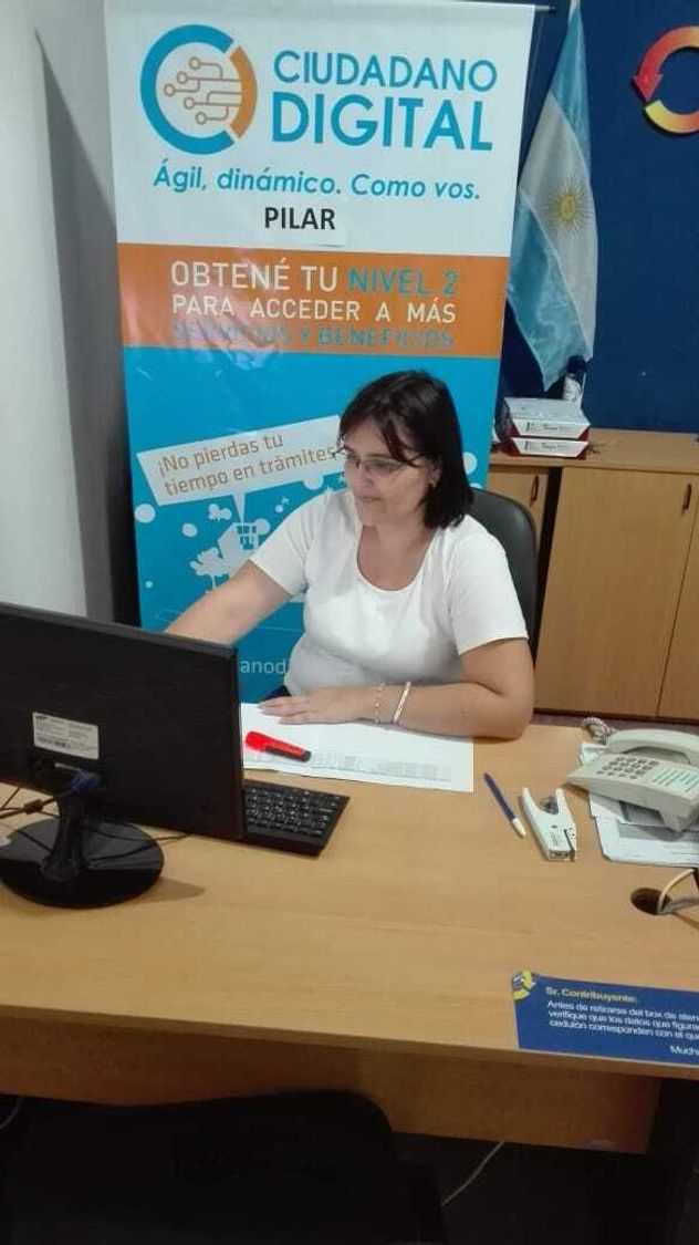 Eliana es empleada pública y sigue en un emprendimiento a la salida.