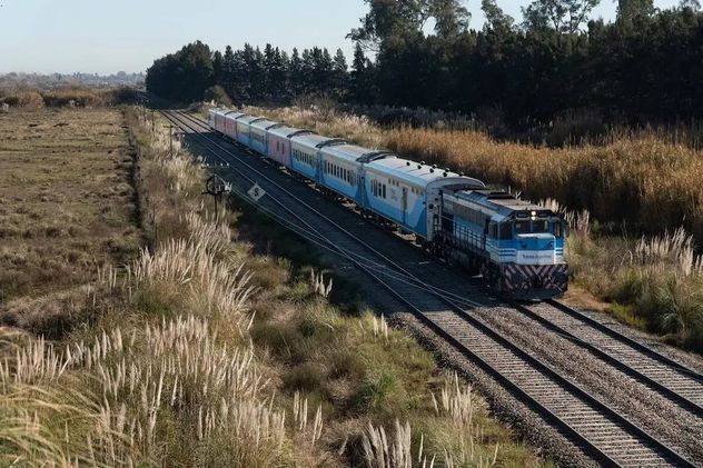 Trenes argentinos. Formación de Retiro a Rosario, Córdoba y Tucumán.