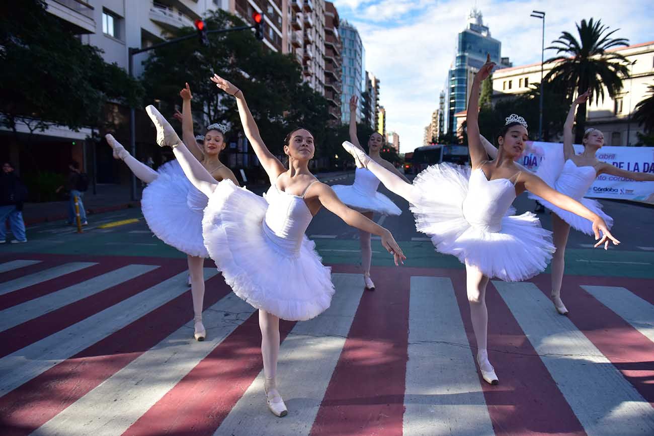 Día Internacional de la Danza, la Agencia Córdoba Cultura organiza intervenciones de baile en la vía pública.