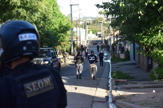 Operativo policial en barrio Bajo Pueyrredón por los disturbios ocurridos después de la muerte de Tomás Orihuela. 