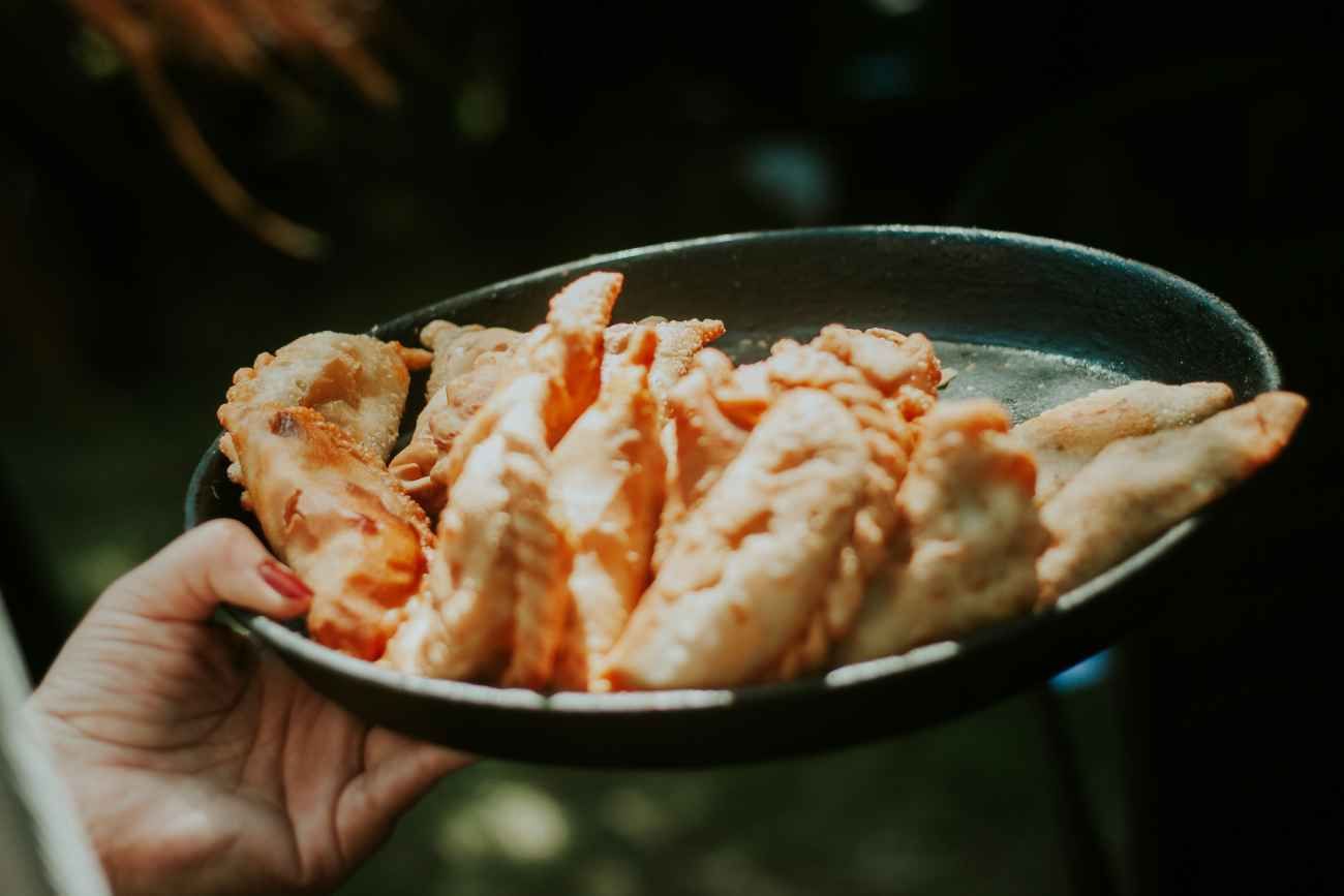 La receta de las auténticas empanadas argentinas, las de Doña Petrona. 