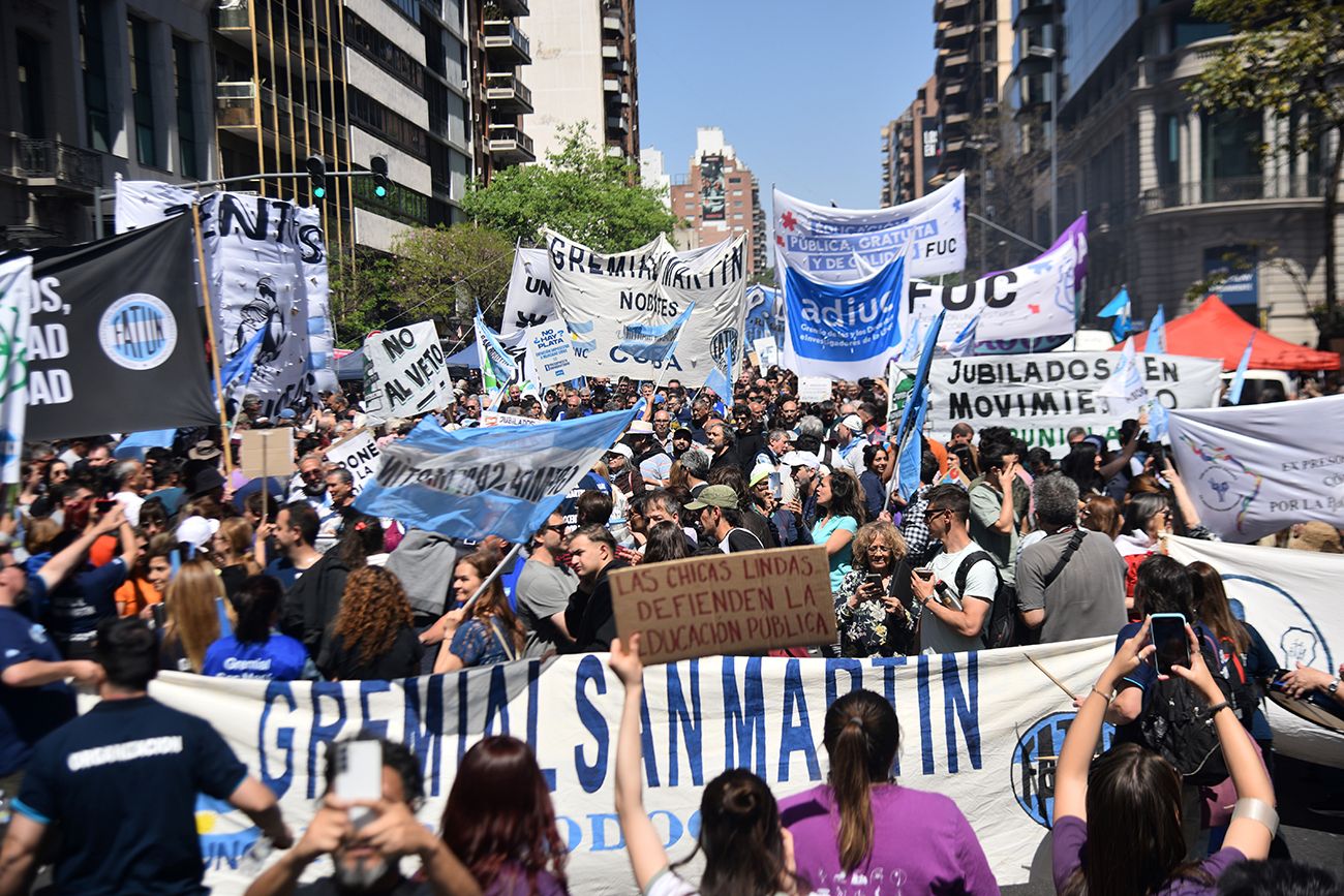 Marcha de la comunidad universitaria en Córdoba.