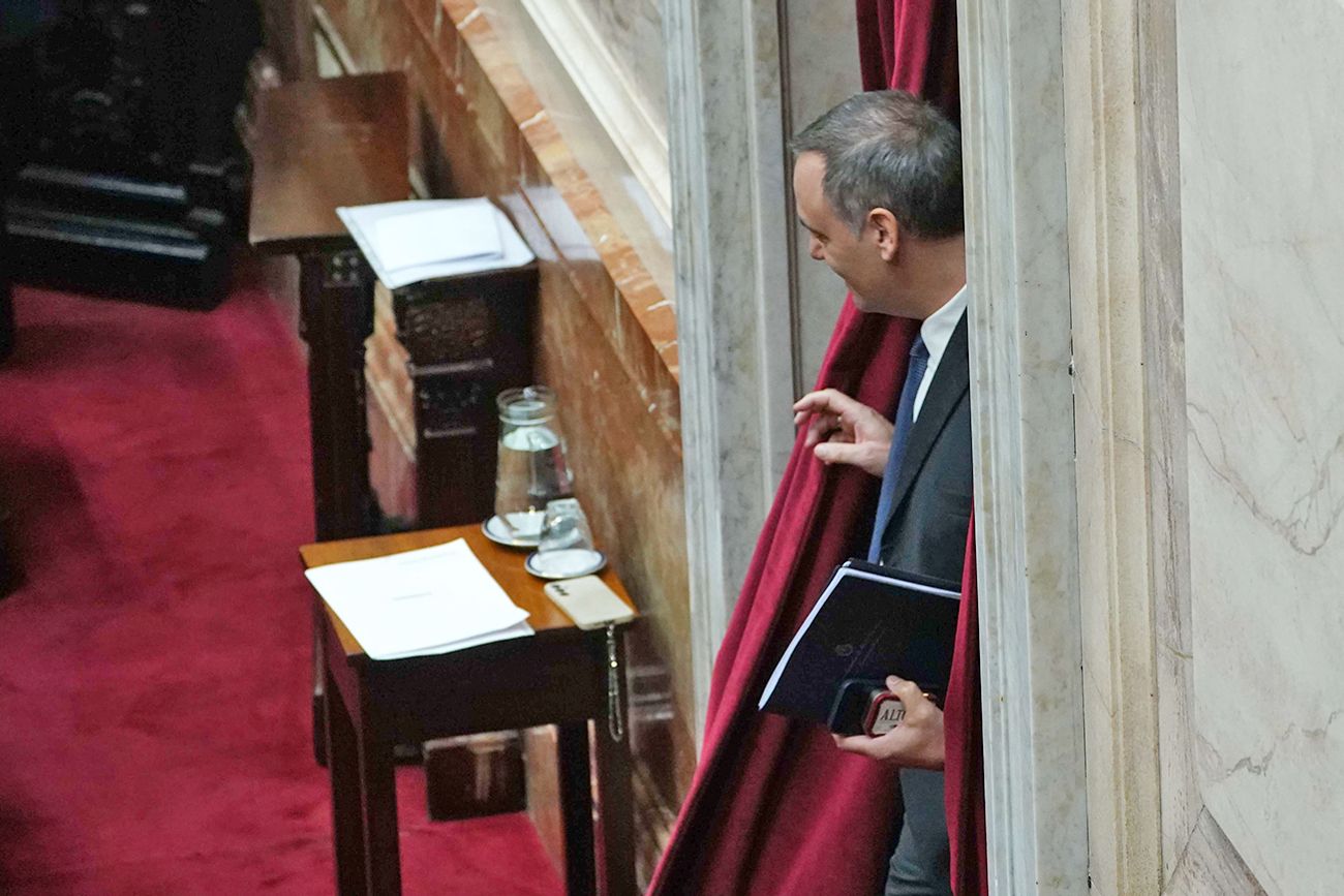 El jefe de gabinete Manuel Adorni realiza su informe gestión frente a los diputados en el Congreso la Nación.