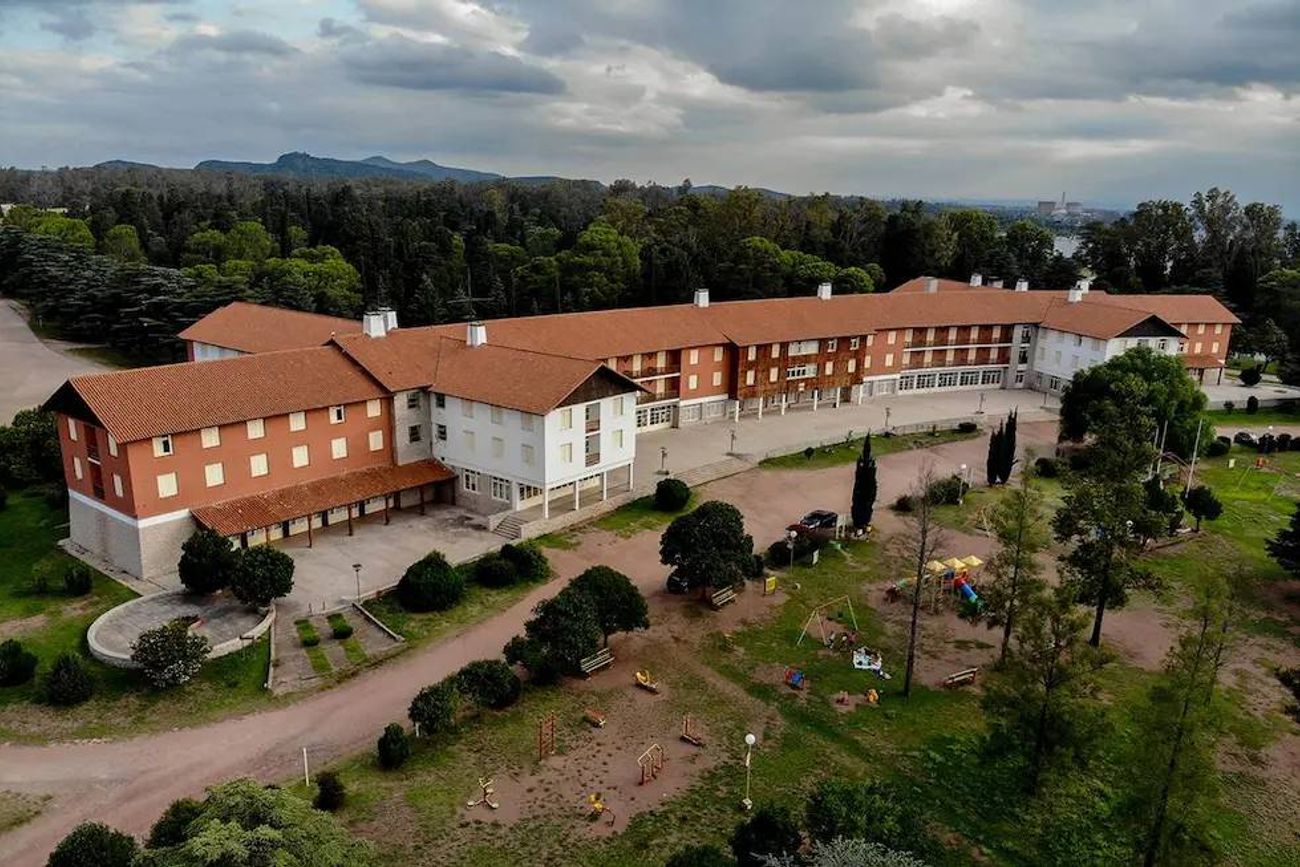El Gobierno confirmó su decisión de privatizar los hoteles de Embalse: qué pasará con el predio