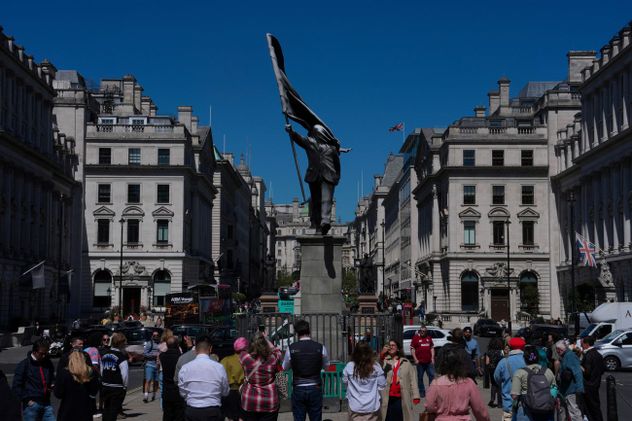 Una nueva obra de Banksy apareció en Londres: una estatua misteriosa en pleno centro.