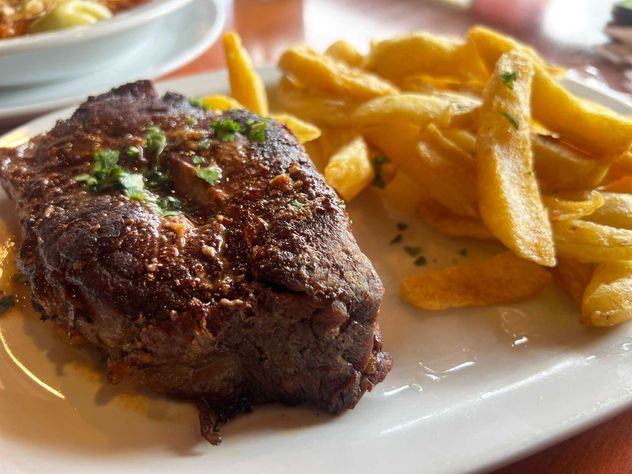 La Palmera, un resto bar bien popular en Monseñor Pablo Cabrera.