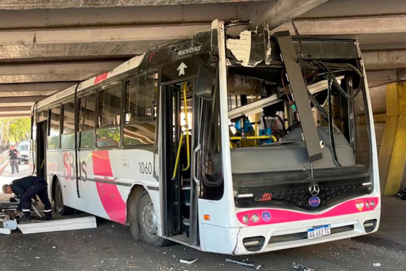 El vehículo de transporte urbano sufrió importantes daños