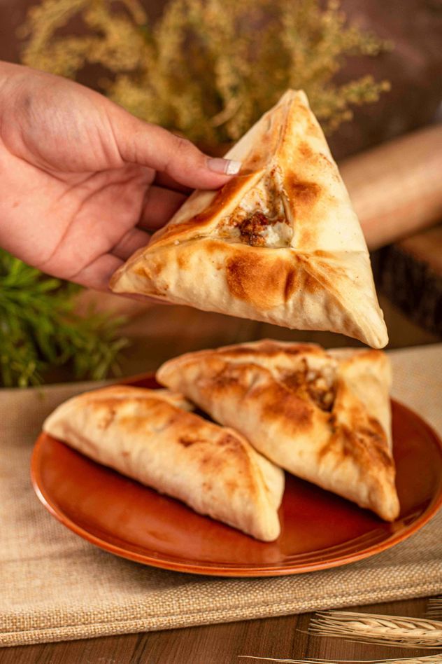 Paso a paso, cómo hacer empanadas árabes ricas y baratas. 