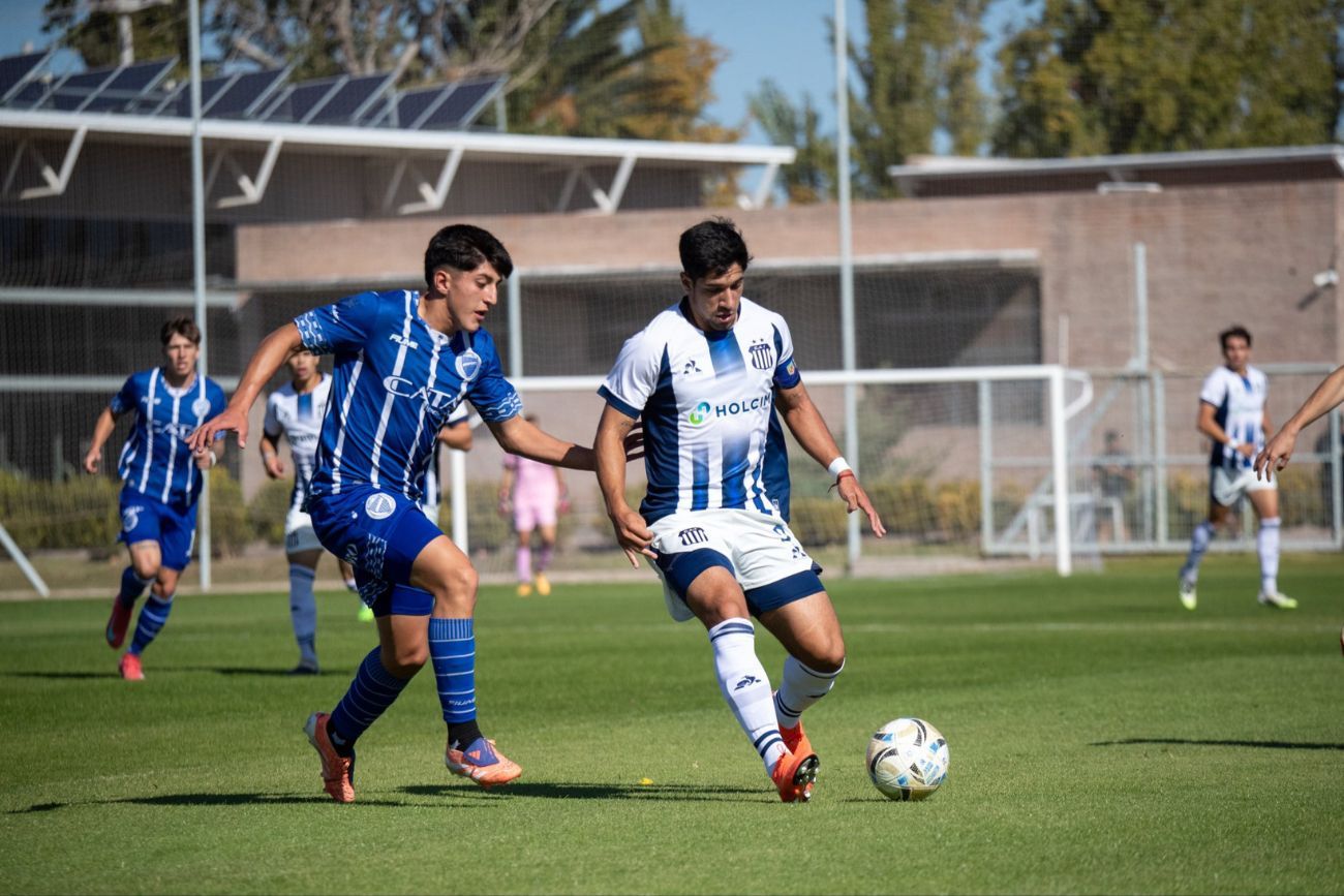Talleres en su visita a Godoy Cruz, por el Torneo de Reserva.
