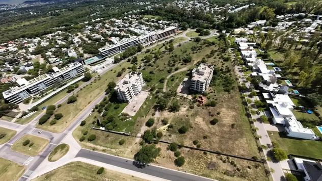 Vistas del Parque, uno de los desarrollos inconclusos de Euromayor, en Valle Escondido, sale a remate por segunda vez. (La Voz/Archivo)
