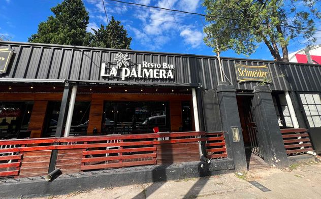 La Palmera, un resto bar bien popular en Monseñor Pablo Cabrera.