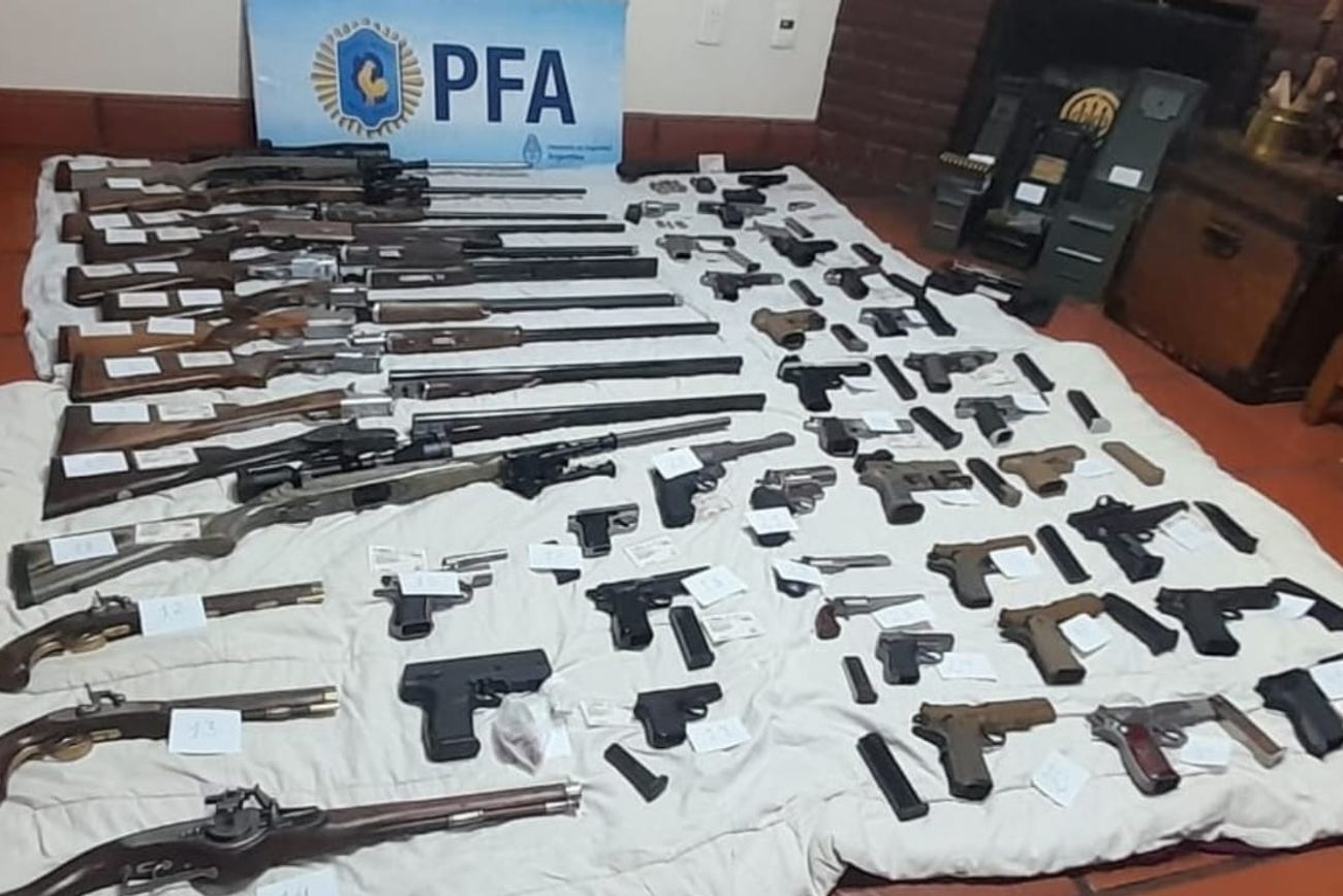 Operativos con secuestro de armas y detenidos. (PFA)