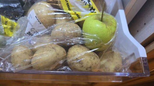 Por qué recomiendan poner una manzana con las papas y cómo ayuda a que duren más.