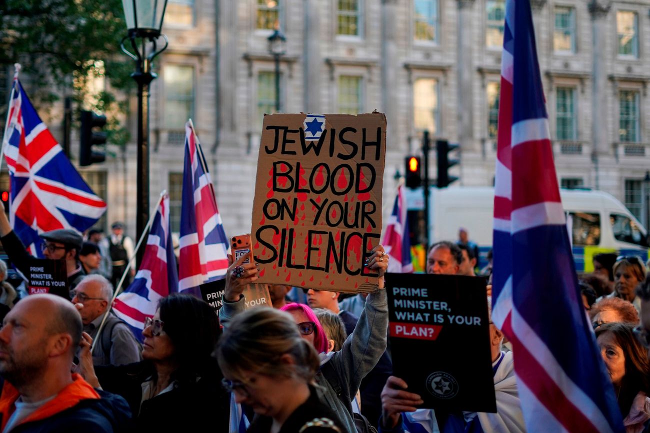 Manifestación contra el antisemitismo en Downing Street, las oficinas del primer ministro en Londres. 