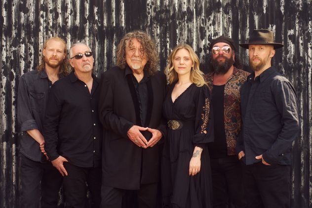 Robert Plant, junto a sus compañeros de "Saving Grace".