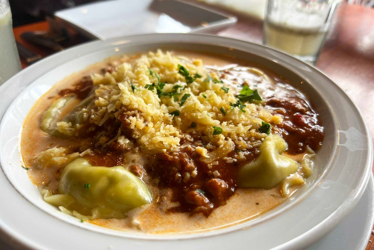 La Palmera, un resto bar bien popular en Monseñor Pablo Cabrera.