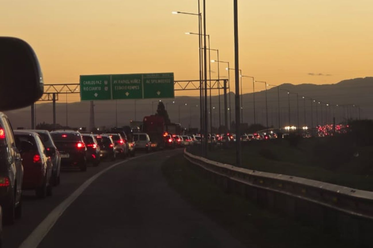 Importante congestión y demoras en la avenida Circunvalación por siniestros viales.