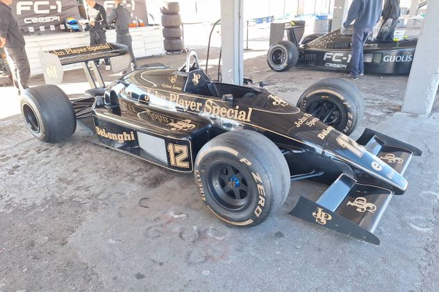 El Lotus desarrollado por Crespi. Es una réplica del modelo con el que corrió Ayrton Senna en la temporada 1985 de la Fórmula 1.