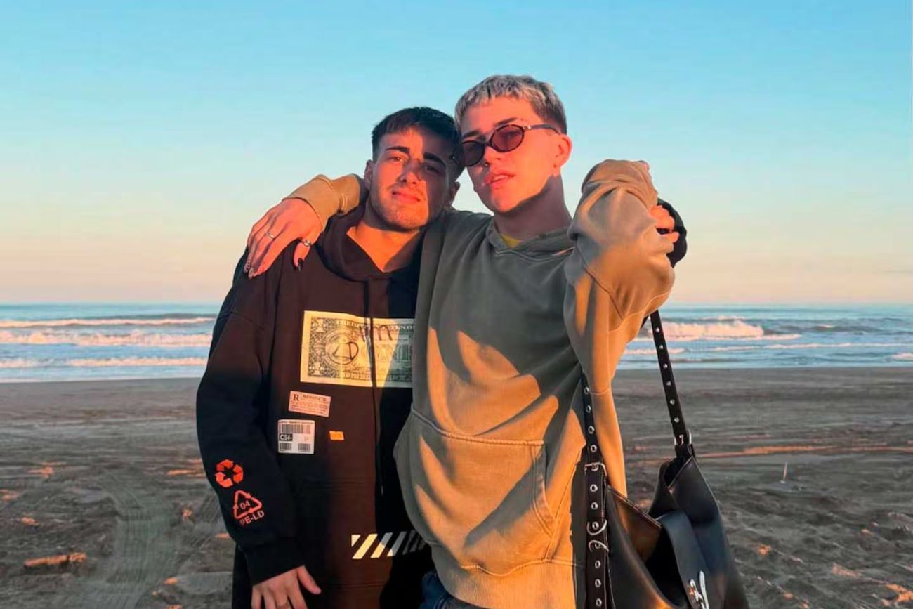 Juan Otero junto a su novio.