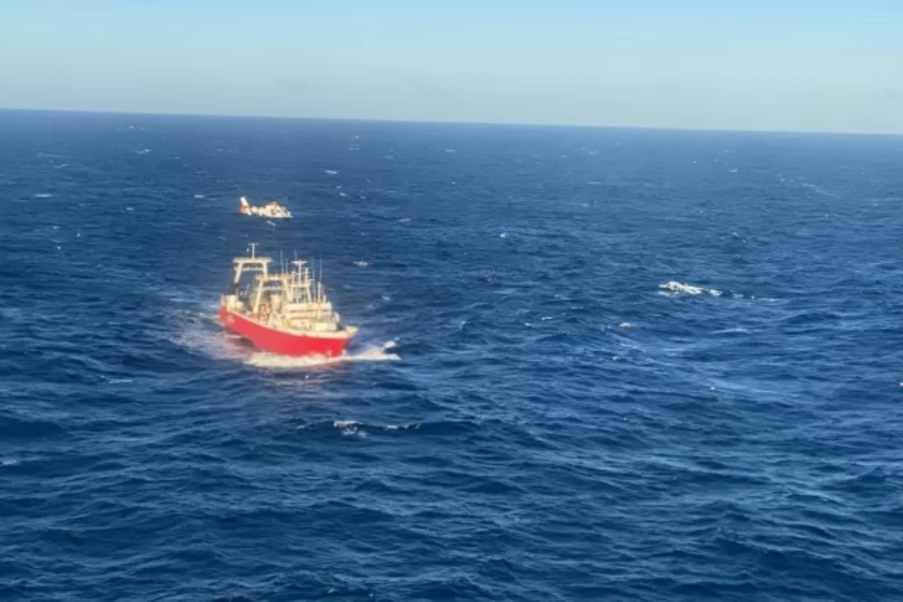 Santa Cruz: Prefectura evacuó a un marinero con múltiples fracturas expuestas a más de 150 km de la costa. (Gentileza La Opinión Austral)