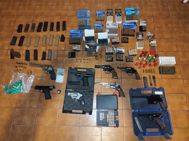 Operativos con secuestro de armas y detenidos. (PFA)