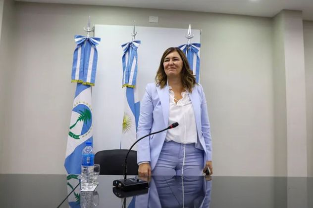 La presidenta del Concejo Deliberante de Plottier, Malena Resa, asumió la intendencia de manera interina ante la renuncia de Bertolini.