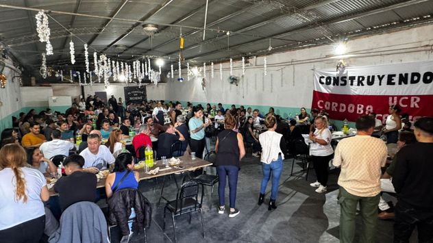 El legislador radical Dante Rossi, lanzado como precandidato a intendente de Córdoba, también celebró con la militancia radical el Día del Trabajador. (Prensa Dante Rossi)