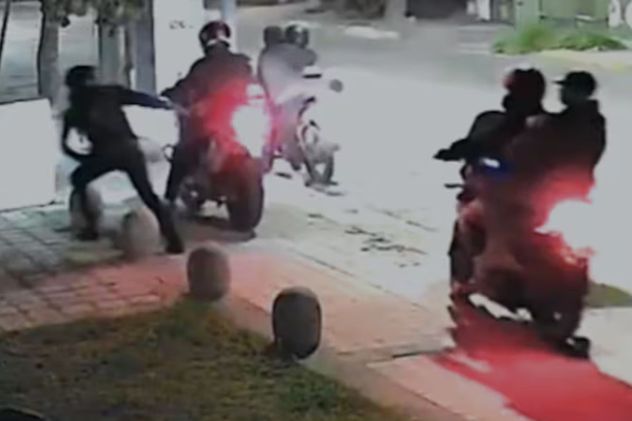 La presunta banda actuaba en grupo y con celeridad. (Captura de video).
