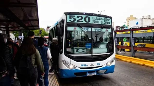 Desde el 1 de mayo, viajar en colectivo o atravesar autopistas porteñas será más caro: el boleto mínimo supera los $750 y los peajes adoptan un sistema 100% automático.