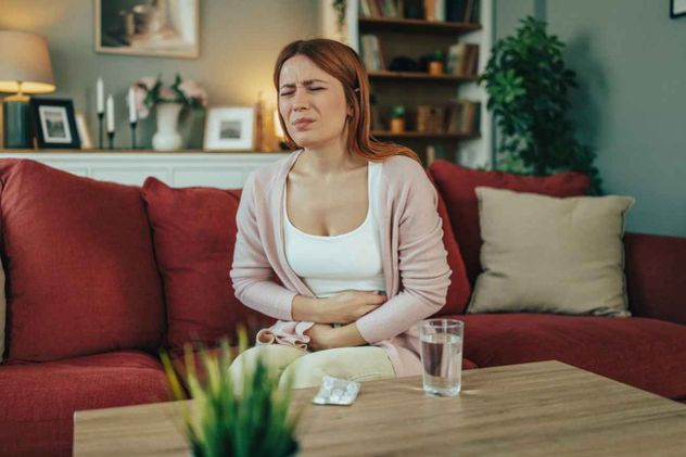 Muchos culpan a los ultraprocesados o a las intolerancias, pero la clave del malestar intestinal podría estar en el reloj.