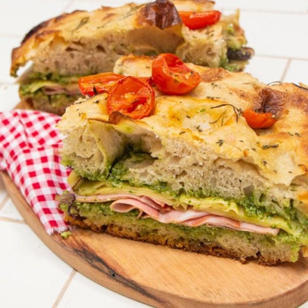 Cómo hacer el sándwich de focaccia de Dolli Irigoyen paso a paso.