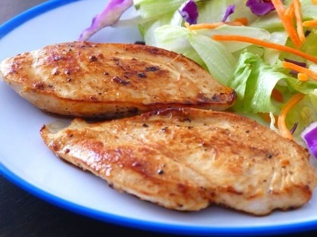 Cómo cocinar pollo jugoso sin que se seque: el método fácil que usan los expertos.