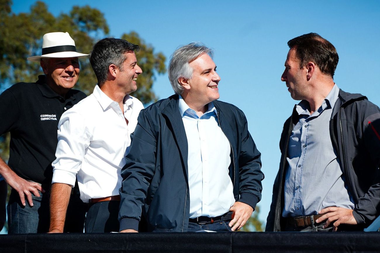 El gobernador Martín Llaryora recorrió el viernes las obras de remodelación del autódromo de Río Cuarto. El mandatario provincial dice que prioriza su gestión, pero sigue atento a los movimientos de la oposición. (Prensa Gobierno de Córdoba) 