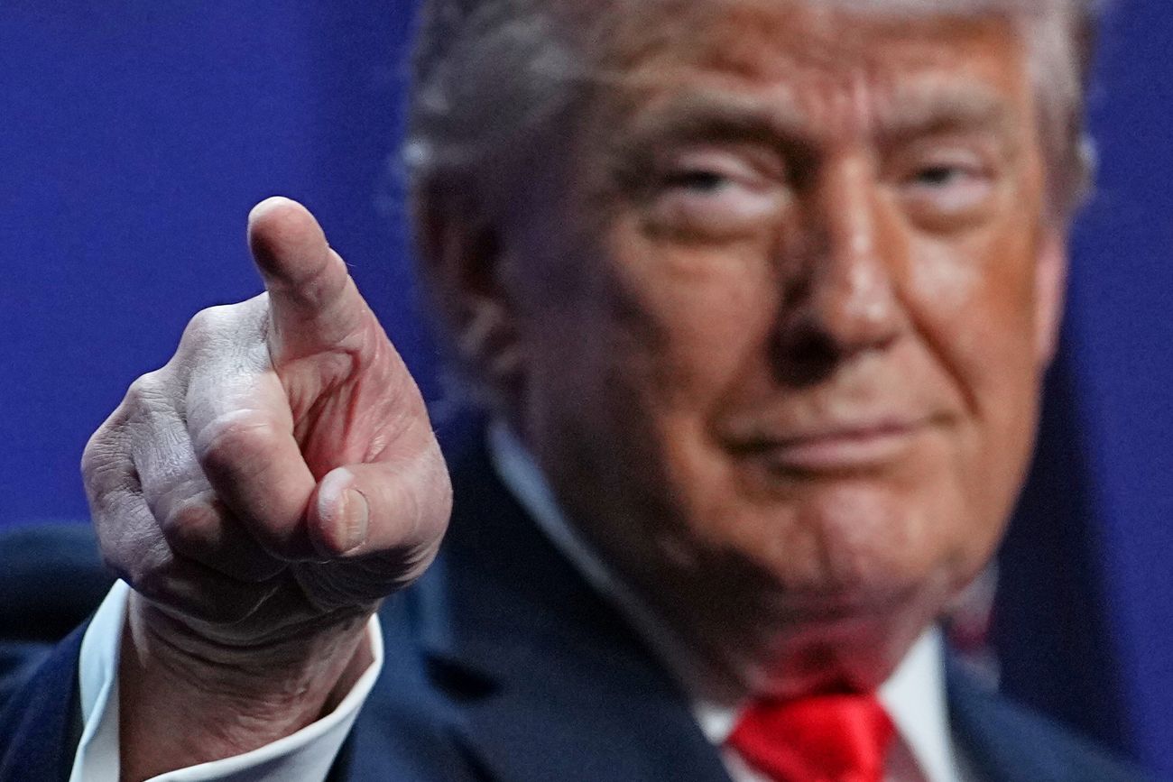 El presidente Donald Trump habla en el Centro de Artes Escénicas Raymond F. Kravis en West Palm Beach, Florida, el viernes 1 de mayo de 2026. (Matt Rourke)