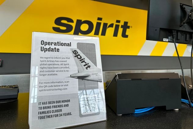 Un cartel anuncia el cierre de Spirit Airlines el sábado 2 de mayo de 2026 en el Aeropuerto Internacional Hartsfield-Jackson de Atlanta. (Foto AP/Jeff Amy)