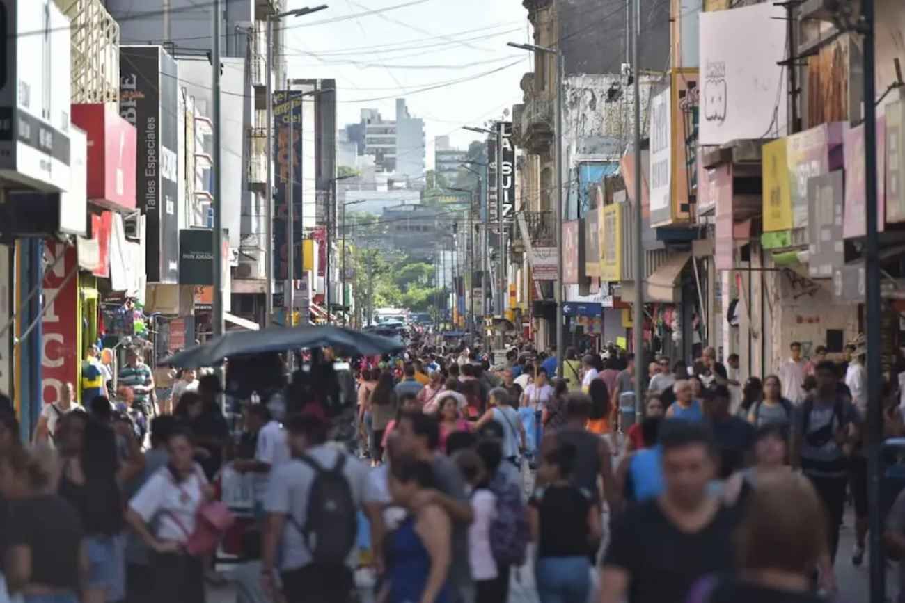 Una parte importante de la población manifestó avances en calidad habitacional y acceso a agua, mientras un grupo menor enfrentó retrocesos, según la Encuesta Permanente de Hogares del Indec. 