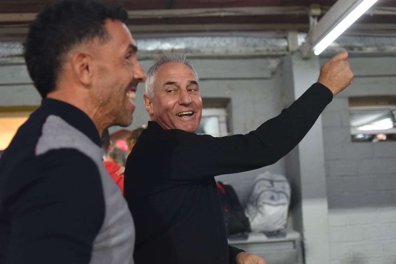Tevez en la cancha de Unión.