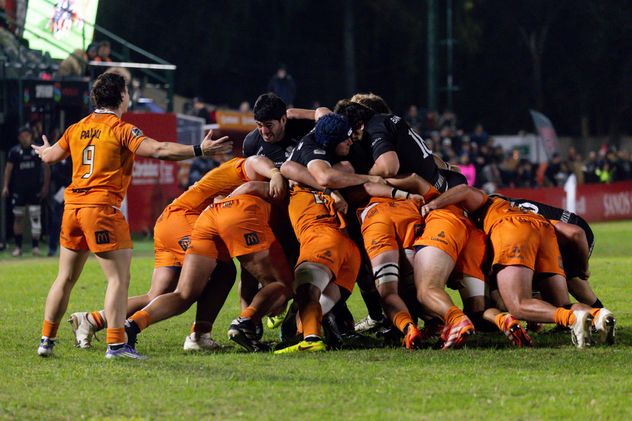 Dogos superó 18-13 a Tarucas y continua puntero del Súper Rugby Américas.