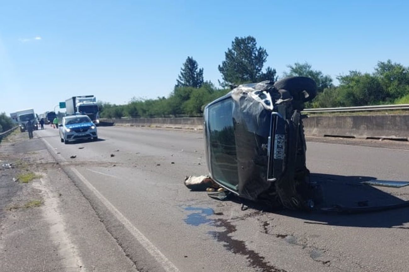 Autovía 14: una joven de 19 años volcó su auto y no resultó herida