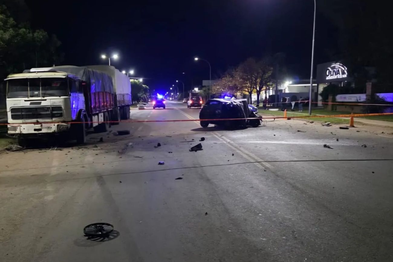 Siniestro fatal en Córdoba. Un automovilista falleció al colisionar contra un camión en Canals. 
