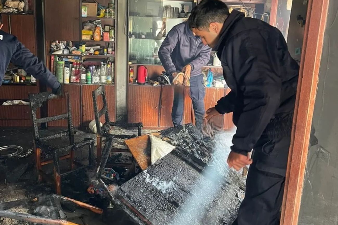 Incendio en una vivienda: dos niños fueron asistidos por inhalación de humo