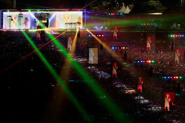 Shakira sacudió Copacabana, la playa más popular de Río de Janeiro. Allí, un show inolvidable convocó a dos millones de personas. (AP)