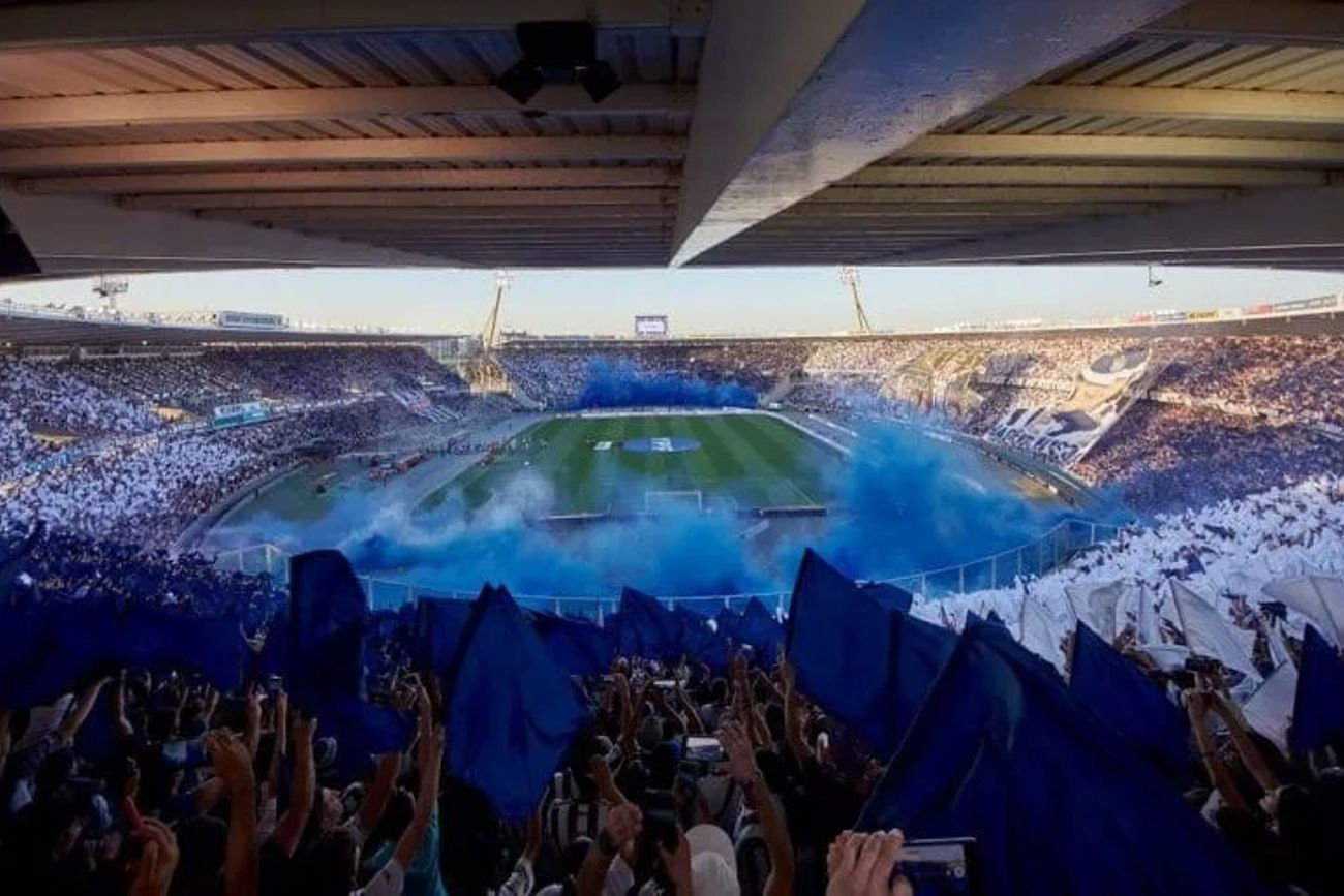 Talleres-Belgrano. La directiva albiazul mantiene su postura de que organizar el clásico solamente con público local.