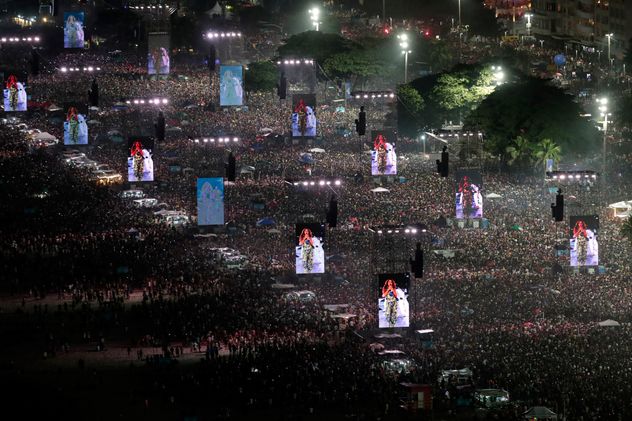 Shakira sacudió Copacabana, la playa más popular de Río de Janeiro. Allí, un show inolvidable convocó a dos millones de personas. (AP)