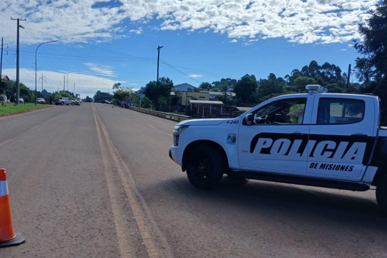Dos adolescentes resultaron heridos tras chocar en moto con una camioneta