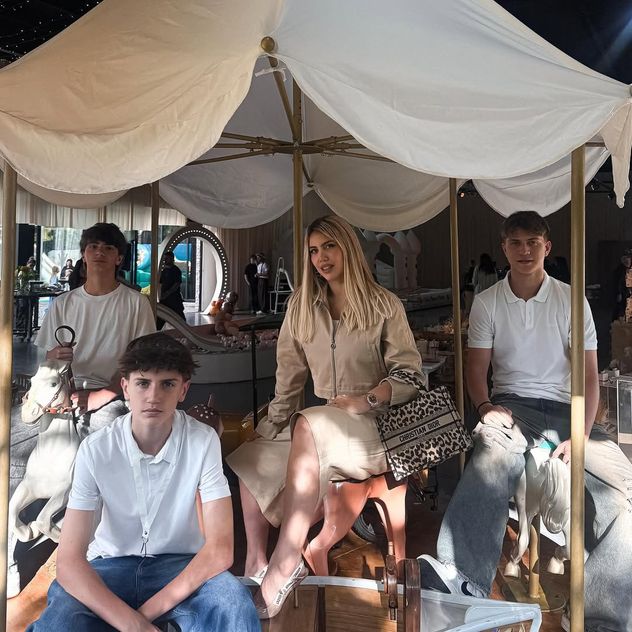 Valentino, Constantino y Benedicto, los hijos que Wanda Naratuvo con Maxi López