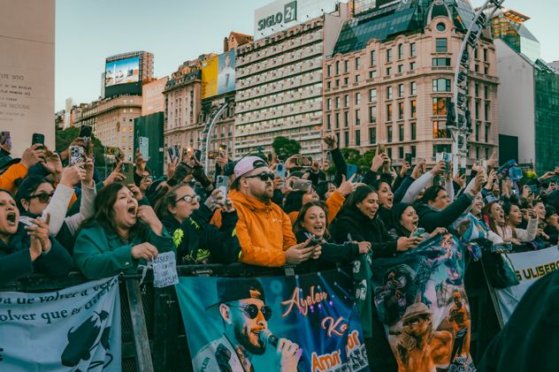 Ulises Bueno tocó gratis en el Obelisco y mostró un adelanto de la canción que le escribió a la Selección Argentina